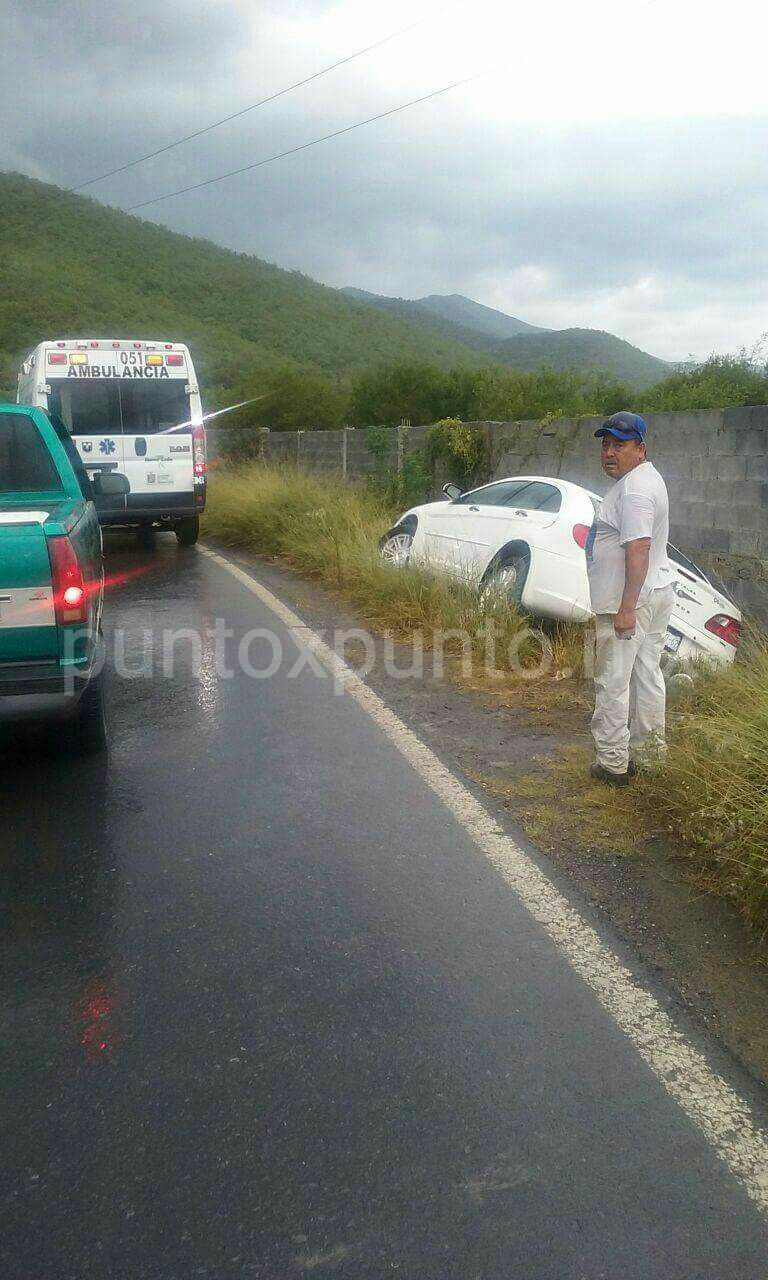 SALE DE CARRETERA EN CURVA PROLONGADA EN SANTIAGO.