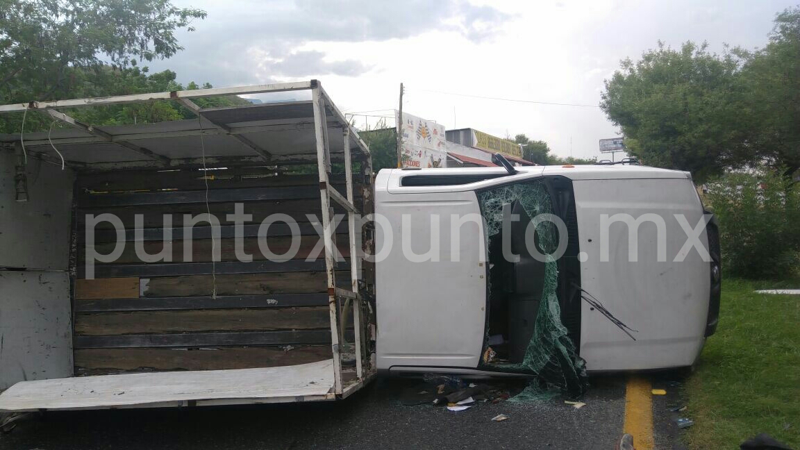 CHOQUE Y VOLCADURA EN CARRETERA NACIONAL.