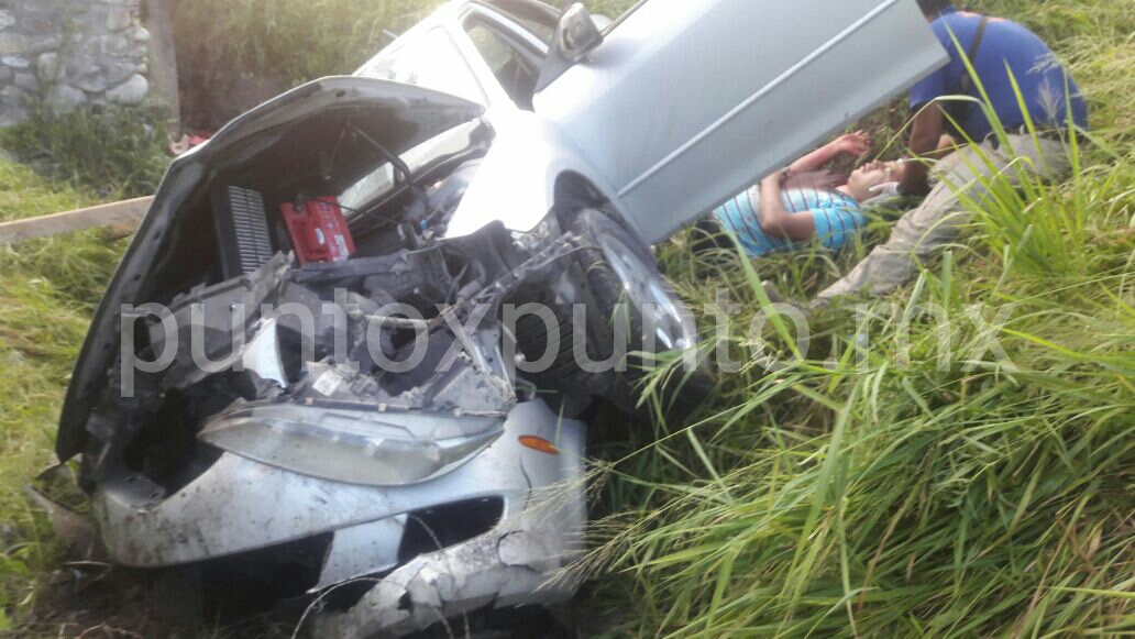 CINCO PERSONAS HERIDAS EN VOLCADURA EN LOMA PRIETA EN MMORELOS.