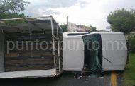 TRABAJADORES DE GRUPO LOS ROJOS VOLCARON EN CARRETERA NACIONAL