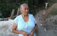 COLAPSA VIVIENDA EN MONTEMORELOS POR FUERTES VIENTOS, ABUELITA CON LÁGRIMAS EN SUS OJOS PIDE AYUDA.