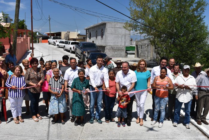 Entrega Javier Treviño y Gilberto Treviño pavimentaciones con concreto hidráulico