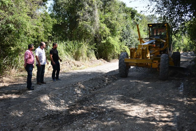 Avanzan en limpieza de caminos Rurales