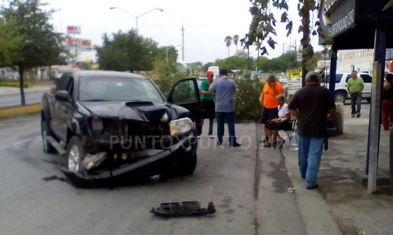 CHOCA CAMIONETA EN AVENIDA DE MMORELOS, RESULTAN VARIOS HERIDOS.