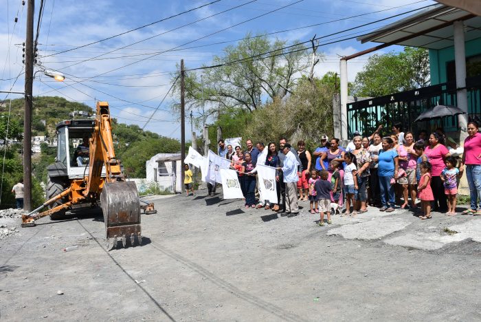 Arrancan obras de drenaje y vivienda en la Colonia 6 de Abril