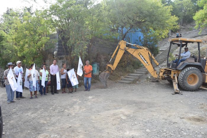 Arrancan obra de drenaje sanitario y escalinatas en la Colonia Valeriano García