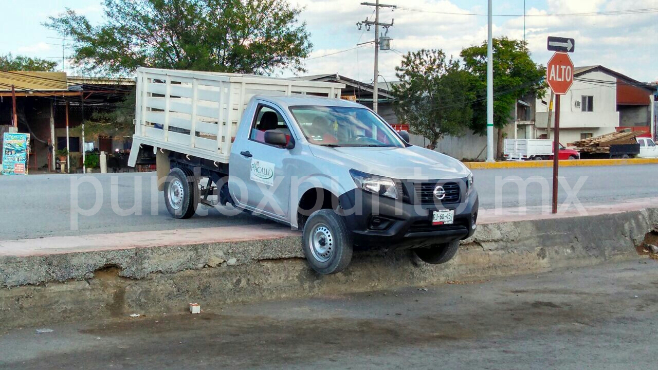 ACCIDENTE EN AVENIDA DE MONTEMORELOS, CHOFER DICE SACARLE LA VUELTA A MOTOCICLISTA