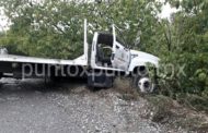 CONDUCTOR DE CAMIÓN PIERDE CONTROL, CHOCA EN CARRETERA NACIONAL EN ALLENDE.