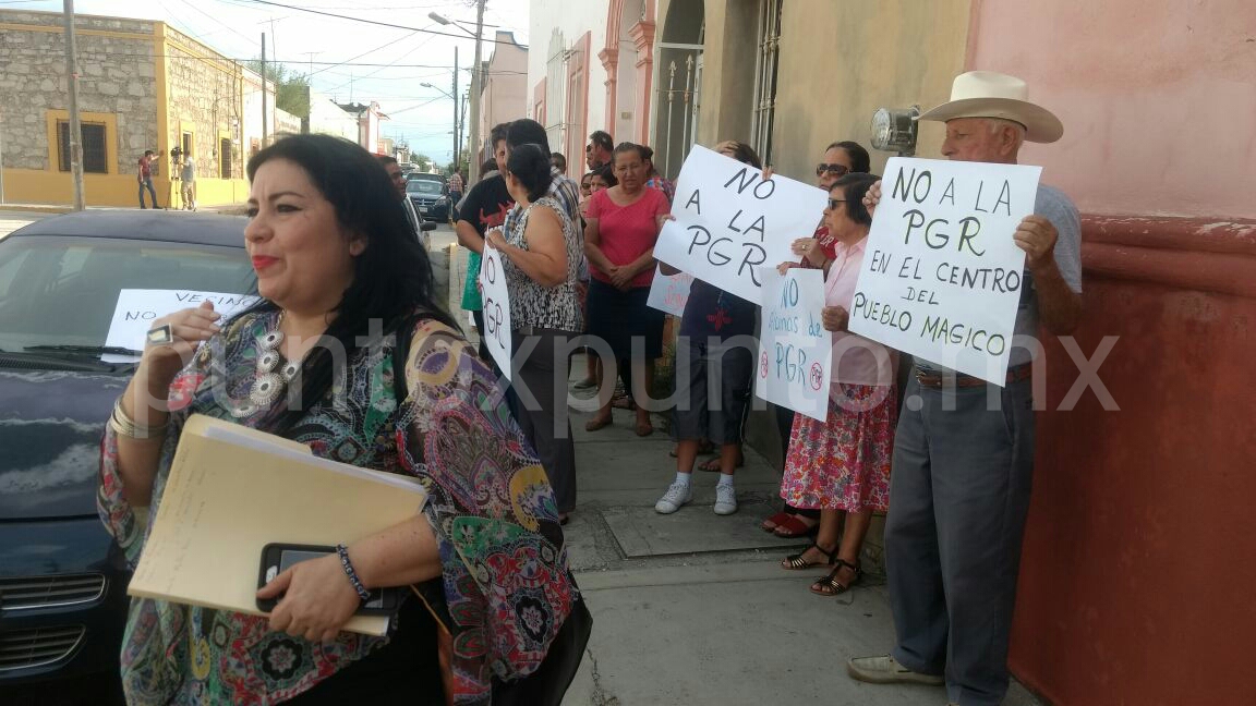 PROTESTAN VECINOS POR INSTALACIÓN DE OFICINAS DE PGR EN LINARES.