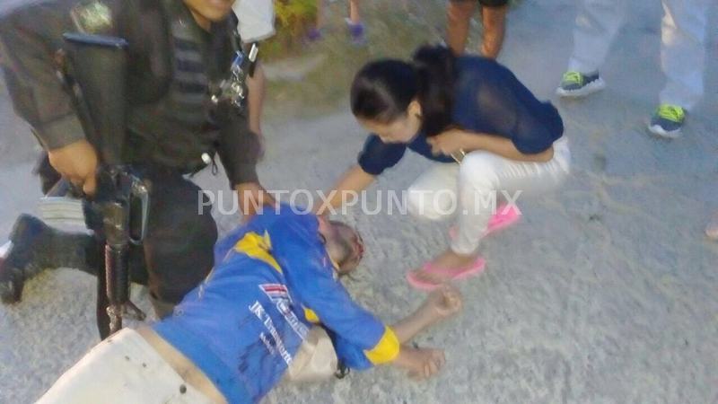 GRAVE CONDUCTOR DE MOTO AL CHOCAR DE FRENTE CON VEHÍCULO EN CALLES DE MMORELOS.