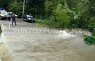 CIERRAN ALGUNOS PASOS EN RIOS Y ARROYOS Y CARRILES EN CARRETERA SIERRA DE SANTIAGO.