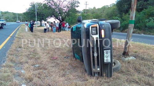 CHOQUE EN MMORELOS EN CARRETERA NACIONAL ENTRE UN TRAILER Y UNA CAMIONETA S10, REPORTAN LESIONADOS.