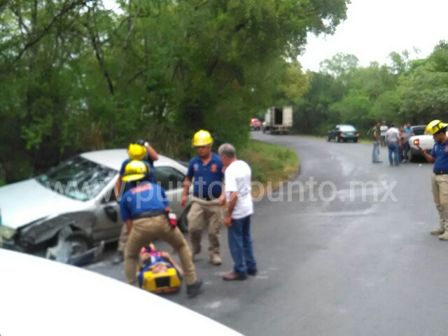 CHOQUE DE FRENTE EN ALLENDE, REPORTAN VARIOS HERIDOS.