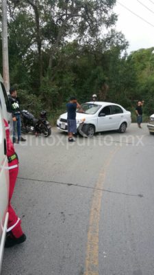 CHOQUE ENTRE UN AUTO Y UNA MOTO, REPORTAN DAÑOS.