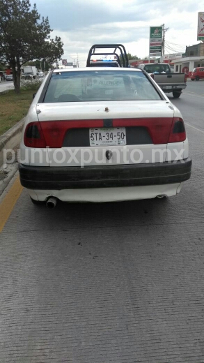 CHOQUE POR INVASIÓN DE CARRIL EN ALLENDE, REPORTAN SOLO DAÑOS MATERIALES.