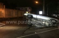 CONDUCTOR EBRIO VUELCA CAMIONETA EN AVENIDA DE MMORELOS.