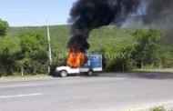 INCENDIO DE CAMIONETA QUE TRANSPORTABA PAN MOVILIZA A BOMBEROS EN CARRETERA NACIONAL.