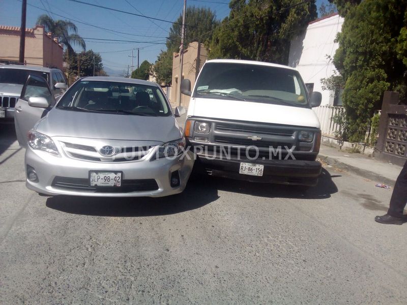 CHOQUE ENTRE DOS VEHÍCULOS EN CALLES DE ALLENDE.