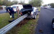 ACCIDENTE EN SANTIAGO, AUTO SE LE INCRUSTA BARANDAL, CHOFER SE SALVA DE MILAGRO.