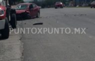 FAMILIA ESTRELLA VEHICULO CONTRA UNA GRUA, REPORTAN HERIDOS.