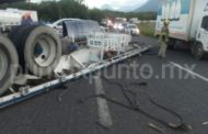 SE DESPRENDE CAJA DE TRAILER CON ROLLOS DE ACERO EN CARRETERA NCL EN ALLENDE.