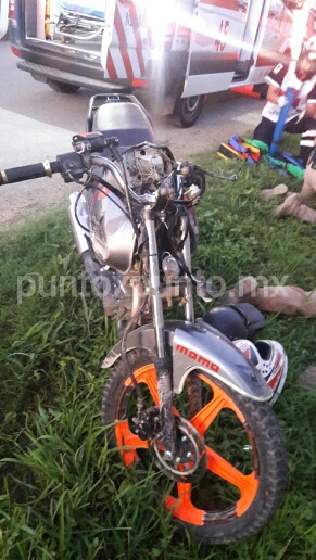 CONDUCTOR DE MOTOCICLETA DERRAPA EN CARRETERA EL FRAILE EN ALLENDE RESULTA LESIONADO.