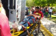 CONDUCTOR DE MOTO RESULTA LESIONADO, CHOCA CON CAMIONETA FRENTE A PARQUE EN MMORELOS.