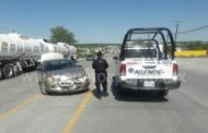 DOS PERSONAS LESIONADAS, CONDUCTOR CHOCA AUTO CONTRA TRAILER EN CARRETERA ALLENDE CADEREYTA.