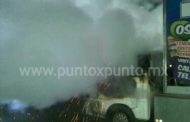 INCENDIO DE VEHICULO MOVILIZA A PROTECCIÓN CIVIL Y BOMBEROS DE MMORELOS.