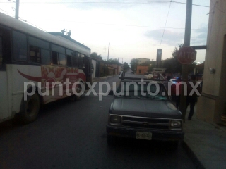 CHOFER SE LLEVA MOTOCICLETA DE ENCUENTRO EN CALLES DE ALLENDE.