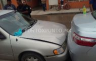 CHOQUE POR ALCANCE ENTRE DOS VEHÍCULOS EN ALLENDE, UNA DE LOS OCUPANTES RESULTA LESIONADA.