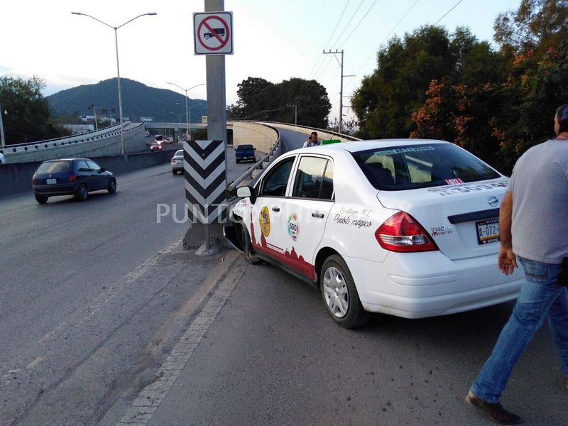 CHOCA AL ESQUIVAR AUTO, SU NIÑO RESULTA LESIONADO