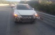 ESTUDIANTE CHOCA EN CARRETERA CADEREYTA ALLENDE, REPORTAN DAÑOS MATERIALES.