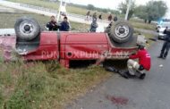 TRES PERSONAS HERIDAS AL VOLCAR CAMIONETA EN CARRETERA NACIONAL.