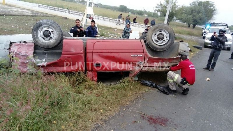 TRES PERSONAS HERIDAS AL VOLCAR CAMIONETA EN CARRETERA NACIONAL.