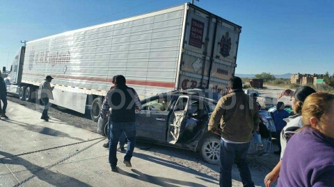 UN MUERTO Y UN HERIDO, ES EL SALDO DE UN ACCIDENTE ENTRE DOS TRÁILER Y UN VEHÍCULO.