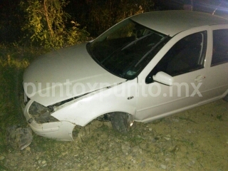 CONDUCTOR CHOCA AL SALIR DE CARRETERA, CIRCULABA DE TERÁN A MONTEMORELOS.