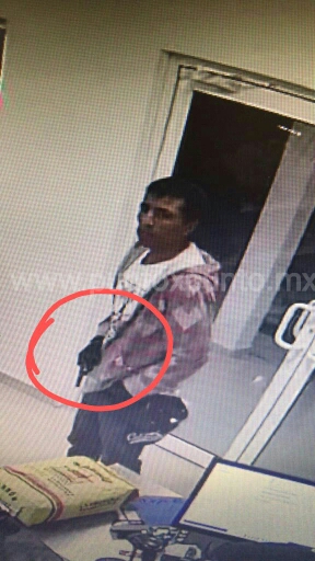 BUSCAN HOMBRES ARMADOS QUE ASALTAN CARNICERÍA EN SANTIAGO, DIFUNDEN FOTOGRAFÍA PARA IDENTIFICARLOS.