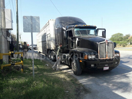 ASEGURAN TRÁILER, DETIENEN A CHOFER PARA INVESTIGACIÓN.