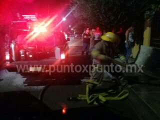 INCENDIO EN UNA VIVIENDA, MOVILIZA Q PROTECCIÓN CIVIL Y BOMBEROS.