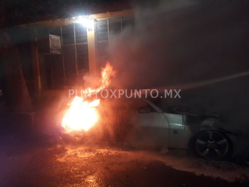 INCENDIO DE VEHICULO EN MONTEMORELOS MOVILIZA A PROTECCIÓN CIVIL.