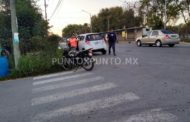 CHOQUE ENTRE VEHICULO Y MOTOCICLISTA EN AVENIDA DE MMORELOS, RESULTA HERIDO CHOFER DE MOTO.