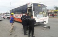 CHOQUE POR ALCANCE ENTRE AUTOBUS DE PASAJEROS Y CAMIONETA EN ALLENDE.