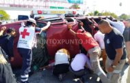 UNA PERSONA PRENSADA EN UN CHOQUE DE CRUCERO EN MMORELOS TIPO CARAMBOLA, CAMIONETA VUELCA.