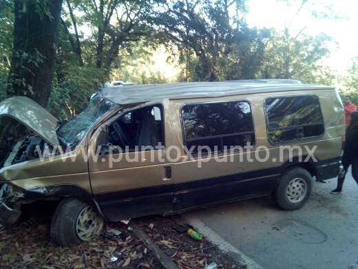 LE FALLAN LOS FRENOS CHOCA CONTRA UN ARBOL