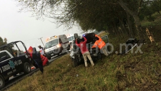 CHOQUE TIPO SALIDA DE CARRETERA EN GENERAL TERÁN, TRASLADAN HERIDO A JOVEN DE MMORELOS.