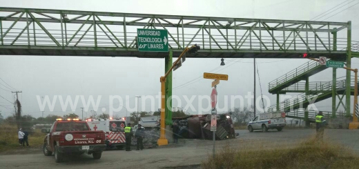 TRAILER CARGADO DE CARBÓN, VUELCA EN CARRETERA NACIONAL.