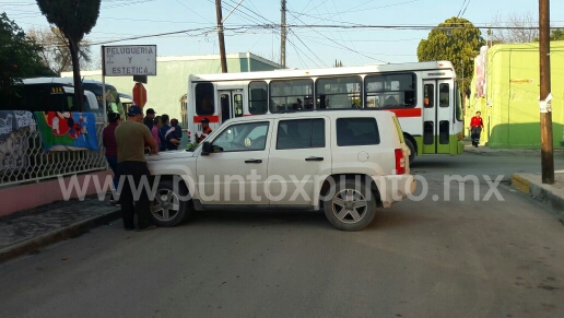 CHOQUE DE CRUCERO EN EL CENTRO DE, MONTEMORELOS REPORTAN DAÑOS.