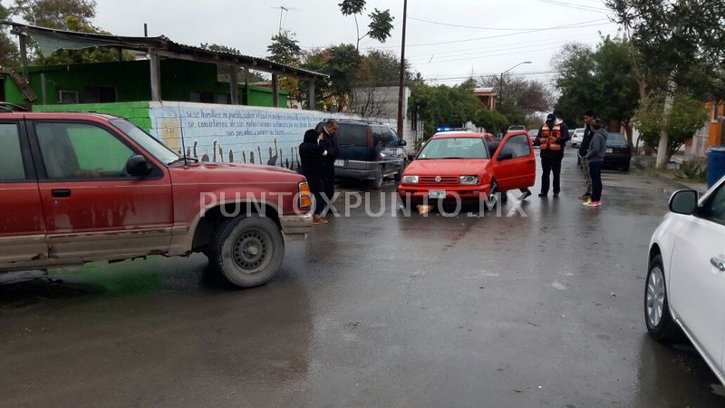 CHOQUE EN MONTEMORELOS, REPORTAN DAÑOS MATERIALES.