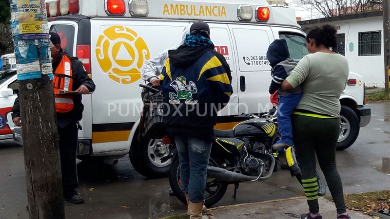 FAMILIA DERRAPA DE MOTOCICLETA EN AVENIDA DE MMORELOS, SE MOVILIZAN LAS AUTORIDADES.